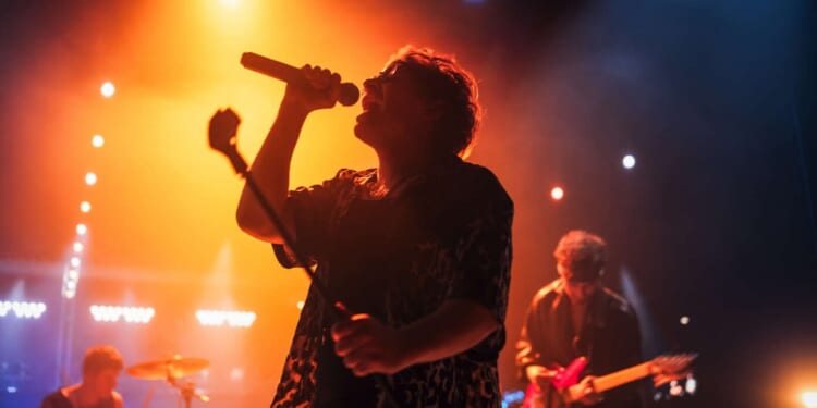 Image for article: Innovative Worship Song Breaks New Ground By Having More Than 7 Different Words