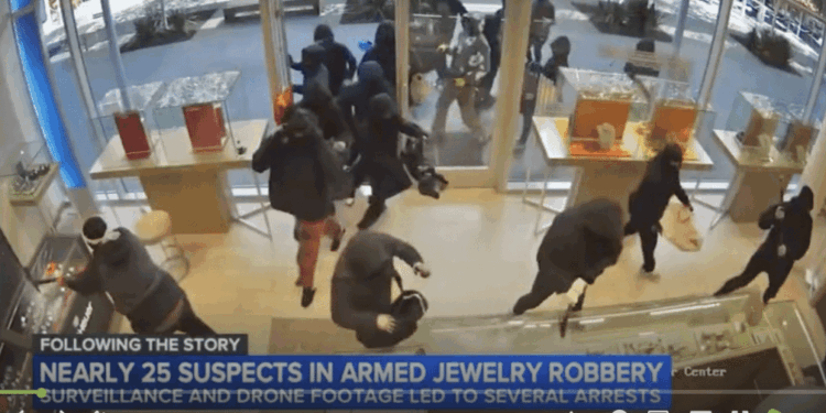 Video Shows Nearly 25 Suspects Ransacking Jewelry Store in $1 million Heist [WATCH]