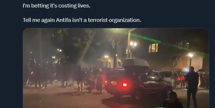 Time to smash these Neo-Confederates!