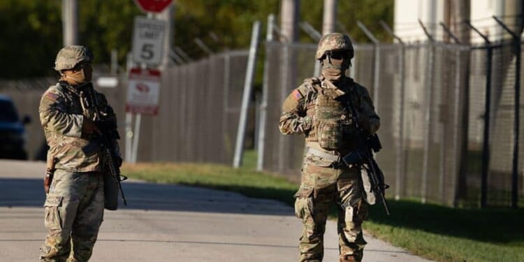 Texas National Guard Troops Arrive in Illinois Amid Chaotic Anti-ICE Protests: Report