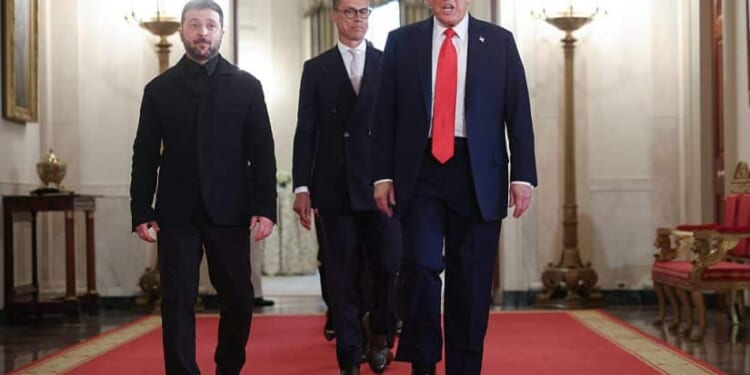 Trump to Host Zelenskyy at White House After 'Very Productive' Call With Putin: Report