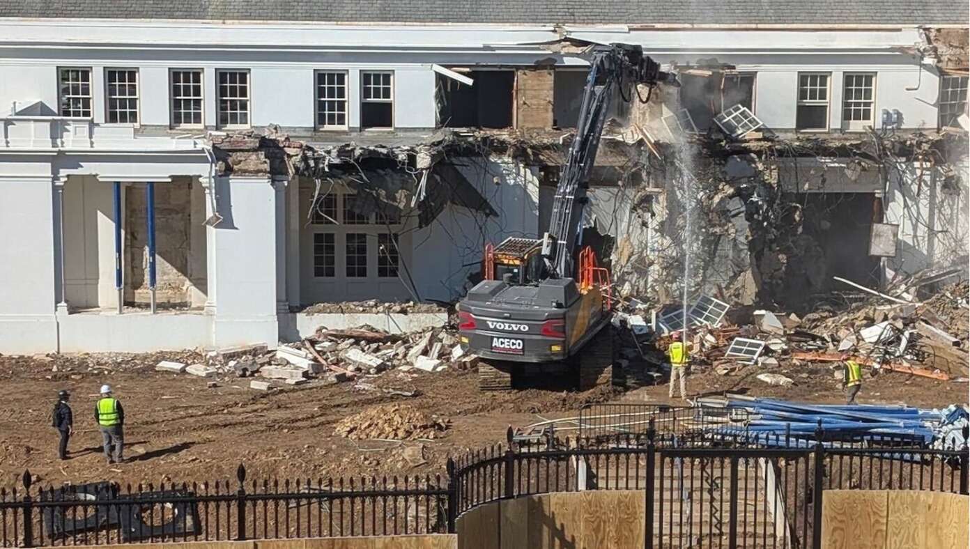 Image for article: White House Construction Crew Finds 1,357 More Cocaine Stashes