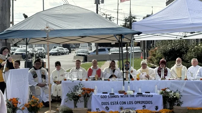 Illinois Detainees Denied Communion - The Catholic Thing