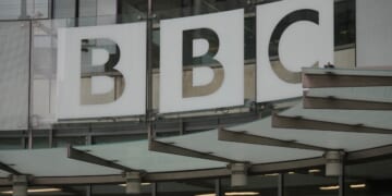 Trump Threatens to Sue BBC for $1B; Top Execs Quit Over Defamatory Documentary