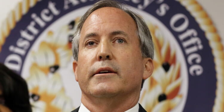 Texas AG: County Provides Legal Aid to Illegal Aliens