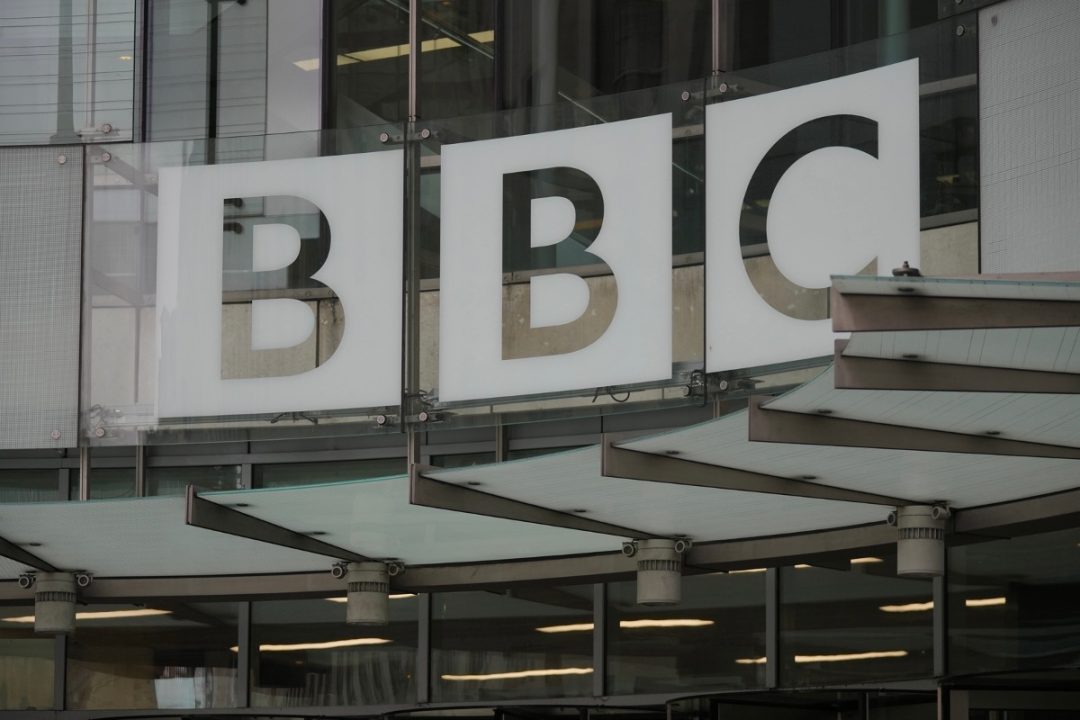 Trump Threatens to Sue BBC for $1B; Top Execs Quit Over Defamatory Documentary