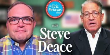 Why MAGA Is Splitting Over Tucker Carlson. Who's Right and Who's Wrong?