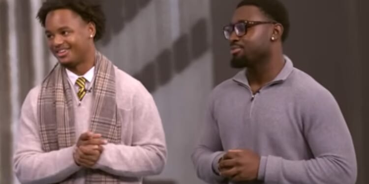 Quarter-zip Trip — Toward Tradition? Gen Z Moves “Right” With New Clothing Trend