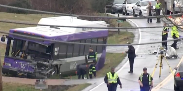 Bus driver Charged in Fatal Wreck Entered U.S. Illegally, Still Given NYS License: Report