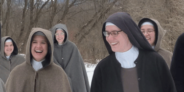 Catholic Nuns Send Christmas Cards to Every Abortion Clinic, One Employee Already Quit