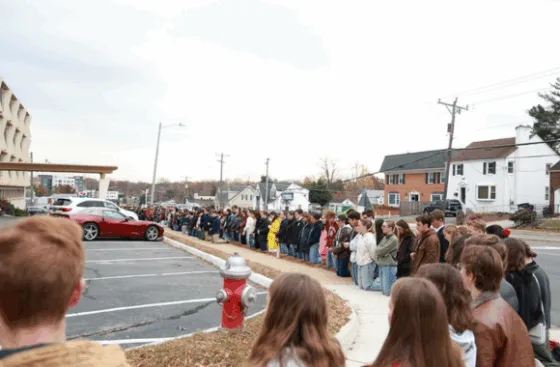 Hundreds of Christian Students Pray Outside Abortion Biz