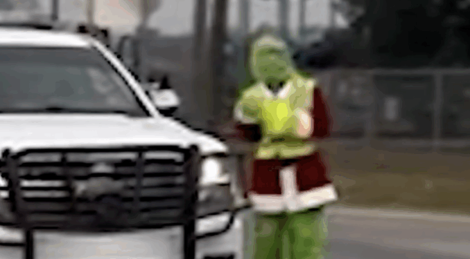 Louisiana Deputy Turns Gridlock Into Holiday Cheer [WATCH]