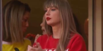 Image for article: Taylor Swift Hoping Travis Kelce Forgot They’re Engaged
