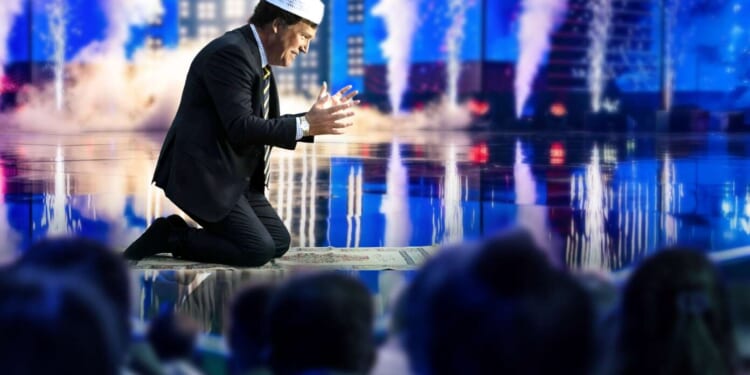 Image for article: Tucker Carlson Interrupts Speech For Evening Prayer To Mecca