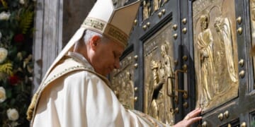 Pope Leo closes Holy Door ending the Jubilee Year