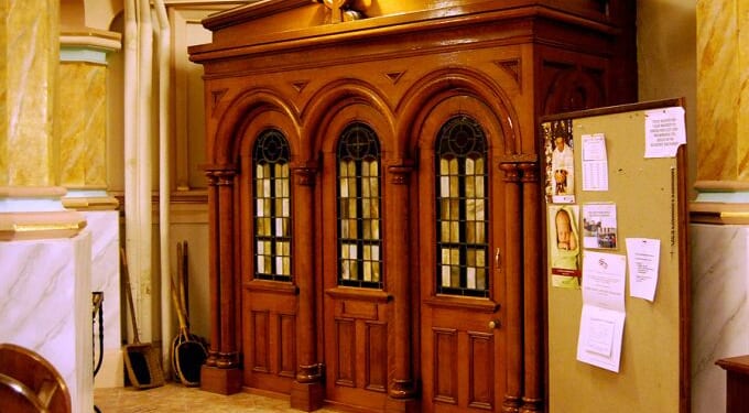 Arizona threatens priests with jail if they fail to break the confessional seal to report abuse