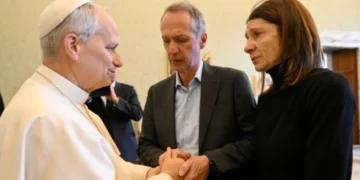 Pope meets with families of those killed and injured in 1/1/26 Swiss nightclub fire