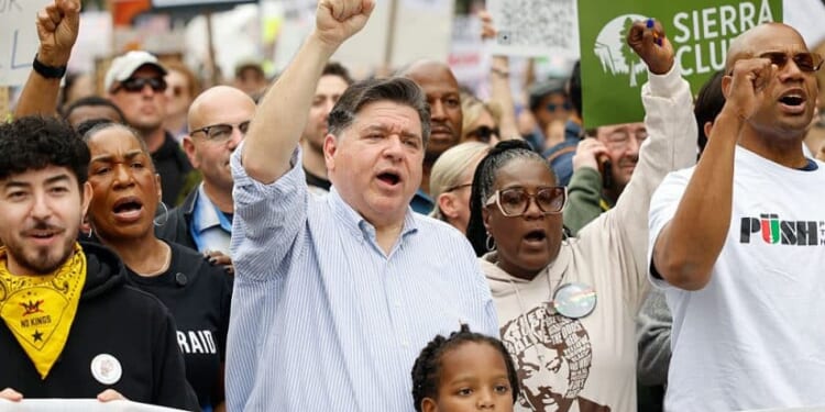 DHS Blasts Sanctuary Politicians for 'Unprecedented' Spike in Assaults Against ICE Agents