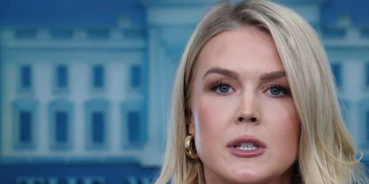 Karoline Leavitt, Cabinet Members Brief Amid South America Escalation