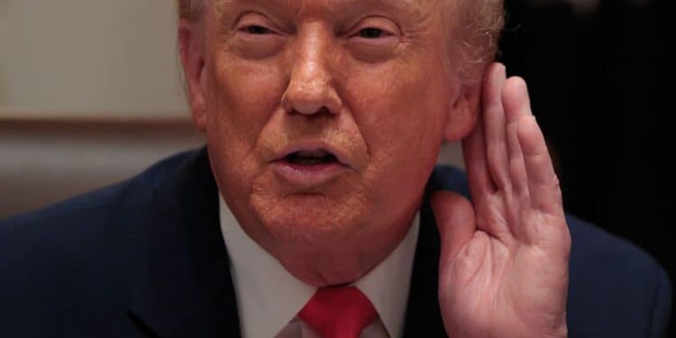 President Trump Holds Cabinet Meeting as Dems Threaten Shutdown