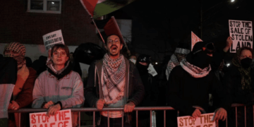 Protesters Chant 'We Support Hamas' Outside NYC Synagogue [WATCH]