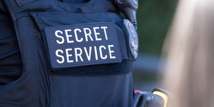 Secret Service Agent Who Divulged Vance Security Details Has Been a Citizen Less Than 10 Years