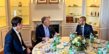 U.S. & Iranian Officials Make Last-ditch Peace Effort in Geneva