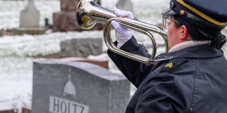 A life well-lived: Lou Holtz remembered at his funeral