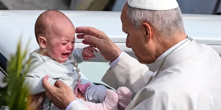 In Palm Sunday homily, Pope rejects claims that God justifies war