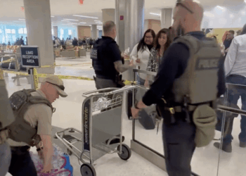 OH, THE HORROR! ICE Agents Hand Out Waters, Tell Folks to Have a Safe Flight at Houston Airport [WATCH]