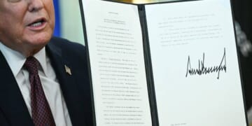 Trump signs executive order tightening mail-in voting rules, ties funding to compliance
