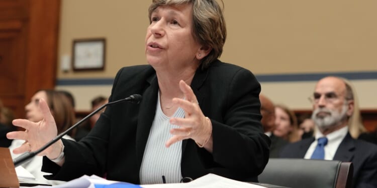Weingarten Calls for WEF Involvement in U.S. Curriculum