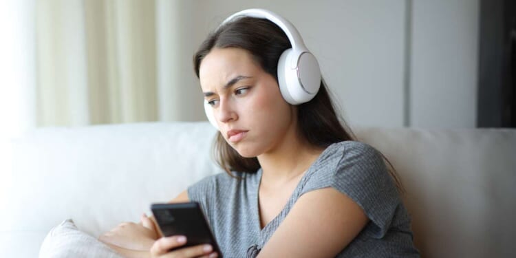 Image for article: ZipRecruiter Ad Interrupted By Brief Word From Podcast