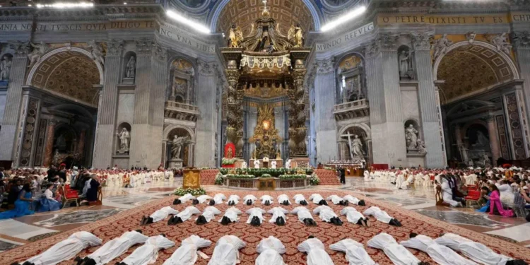 A Return to Tradition on Holy Thursday: Pope Leo XIV to Wash the Feet of 12 Priests