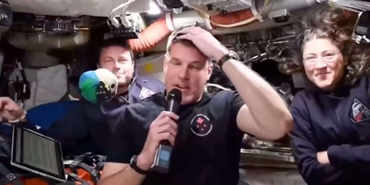 Image for article: As Astronauts Reach the Farthest Any Human Has Been From Earth, Mission Specialist Pretty Sure He Left the Oven On