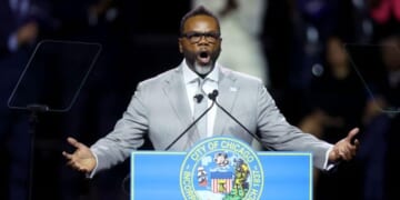 Chicago Mayor Brandon Johnson Defends Tipped Wage Phaseout, Links Industry to Slavery