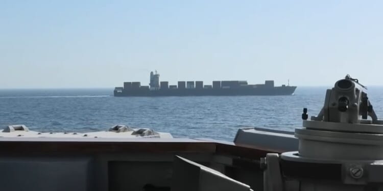 Iran Recloses Strait; U.S. Navy Disables Iranian Ship; Kent to Trump: Leave Iran