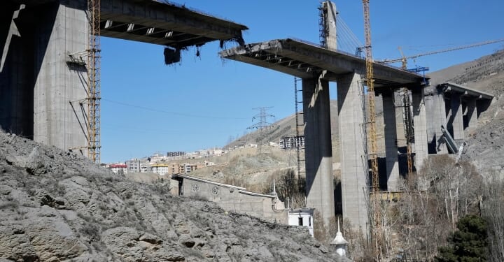 U.S. Destroys Iran's Biggest Bridge. F-15 Shot Down Despite Trump’s “No Anti-aircraft” Weapons Claim. IDF Won’t Join Ground War