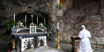 Pope to lead worldwide Rosary for peace in Vatican Gardens