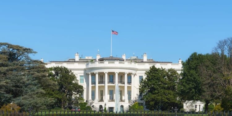 Secret Service shoots armed suspect near White House after confrontation