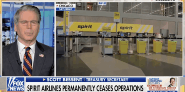 Spirit Airlines Collapse Sparks Clash Between Bessent, Warren Over Failed JetBlue Merger