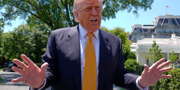 Trump Opposed Sending Weapons to Kurds for Iranian Opposition, Knew Weapons Would “Never Get There”