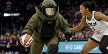 Image for article: Caitlin Clark Returns To The Court In New Uniform