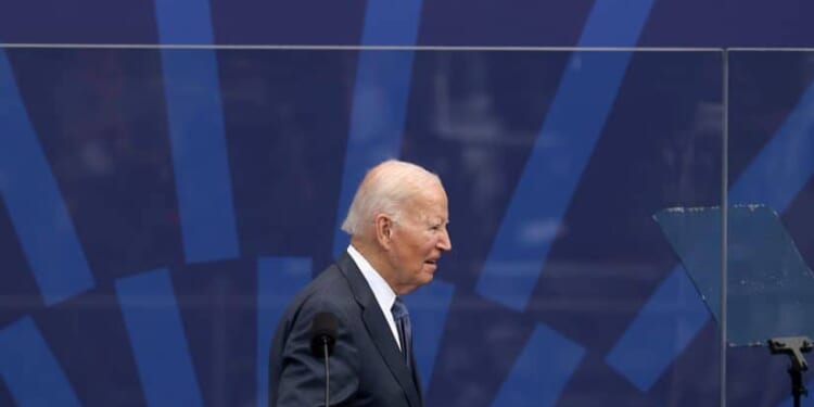 Joe Biden Left Alone on Stage After Obama Presidential Center Opening Ceremony