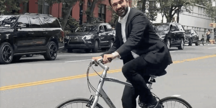 Mamdani Skips Israel Day Parade As Hochul, Bloomberg, Adams And Tisch March In Support