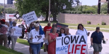 Thousands of Pro-Life People Join Iowa March for Life