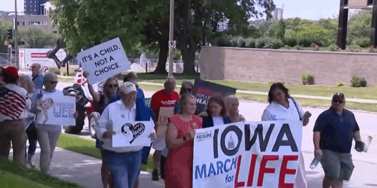 Thousands of Pro-Life People Join Iowa March for Life