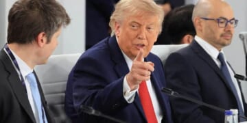 Trump Arrives Late to Final G7 Session, Jokes “I’m the Boss” and Clashes With Protocol