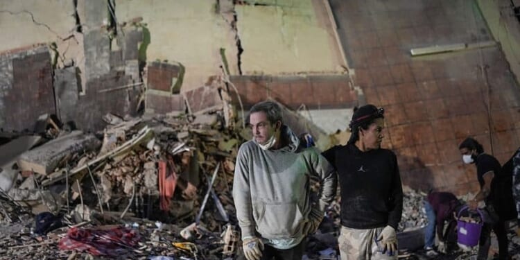 Trump Offers U.S. Assistance After Twin Earthquakes Kill At Least 164 in Venezuela