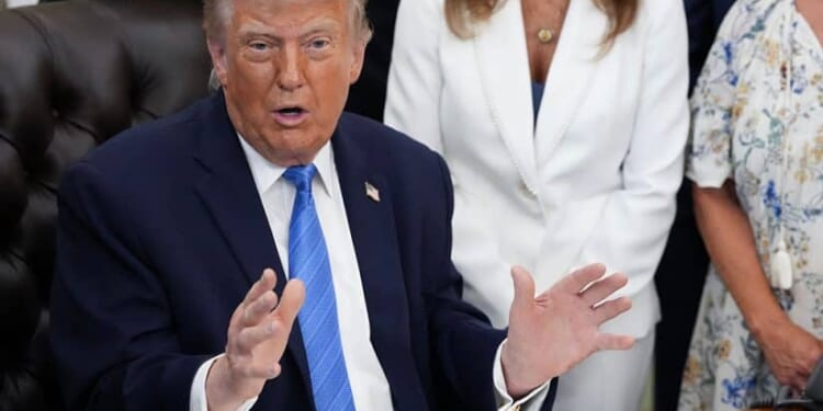 Trump Says He's Going to Continue Bombing Iran 'Very Hard' [WATCH]